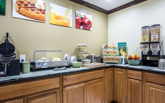 Quality Inn San Diego I-5 Naval Base