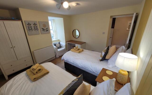 Llys Bach Apartment at Llys Aeron