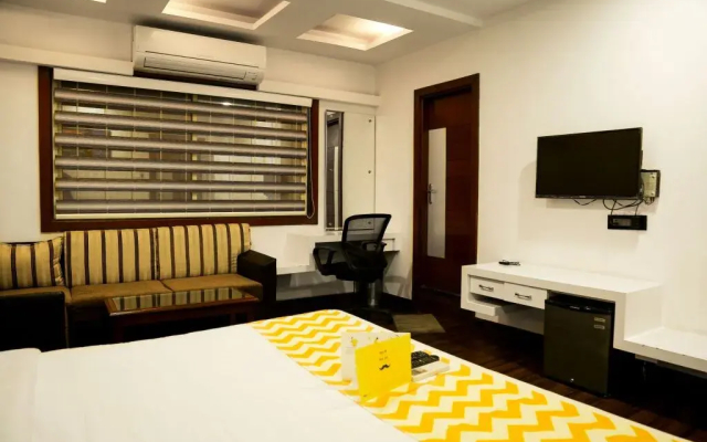 OYO Premium AB Road Bhavarkuan