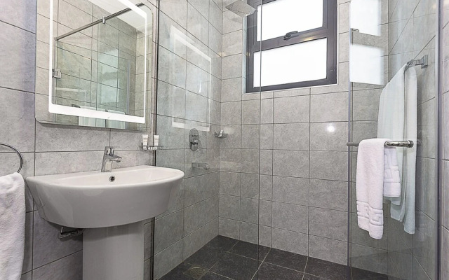 L'Aziz Suites