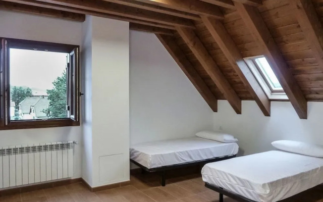 Hostal y Albergue Haizea - Hostel