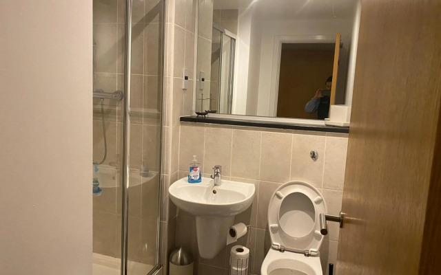 City Centre 2 bedroom apartment, secure parking.