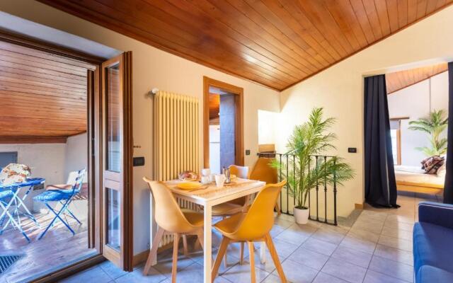 Blue Attic - Historical Como City Center by Rent All Como