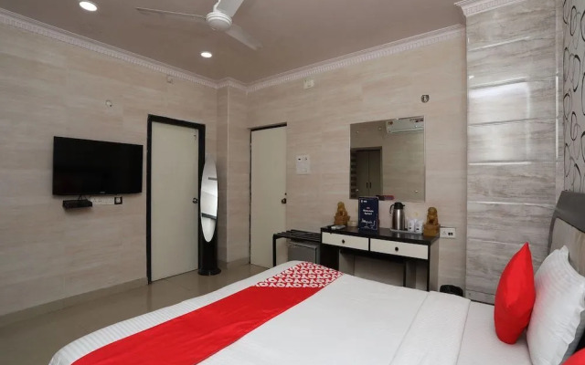 Hotel Neeranand Regency