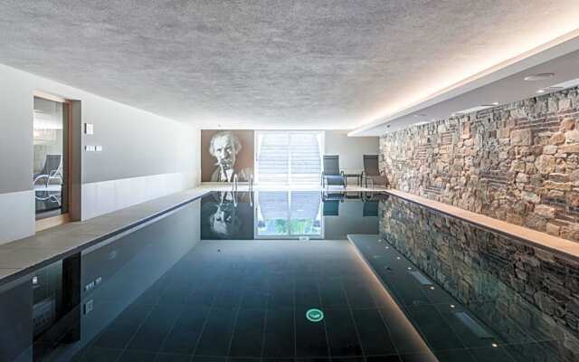 Christof Hotel