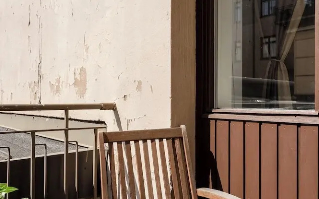 Historical 2BR Apartment with Sauna & Great Location