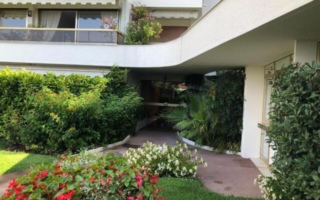 Studio AC la Californie-Upscale Quiet Residence by Olidesi