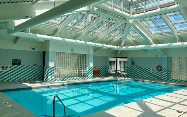 Holiday Inn Toronto Airport East by IHG