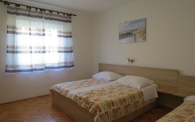 Apartment And Rooms Amenka