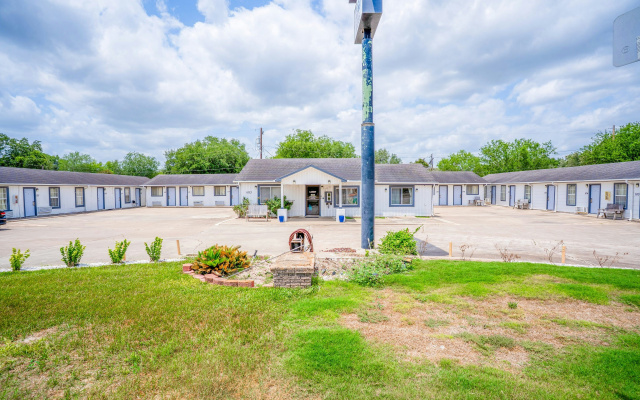 OYO Budget Inn Falfurrias Hwy 281