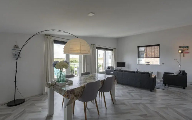 Beachside Apartment With Balcony