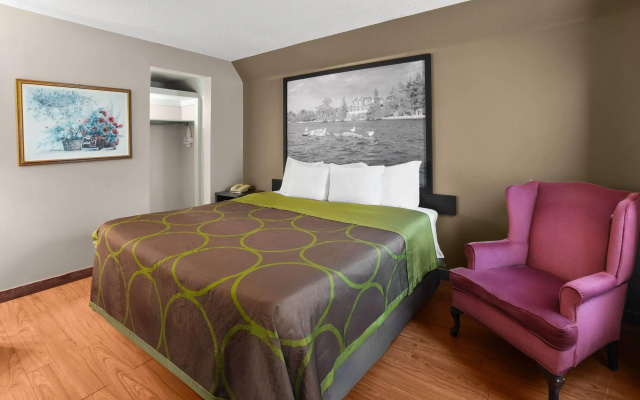 Super 8 by Wyndham Gananoque/Country Squire Resort