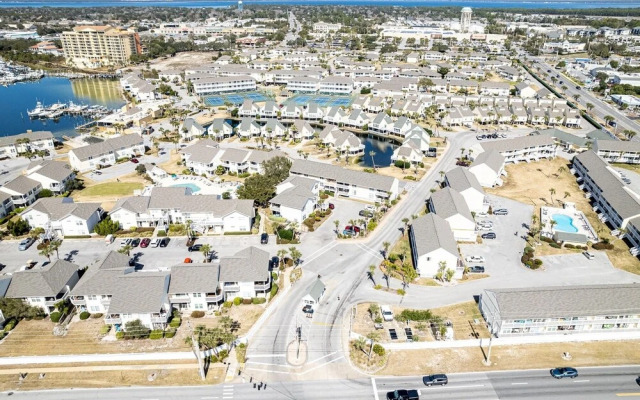 SPC 1034 is a Pet Friendly 1 BR with Free Beach Service for 2! by RedAwning