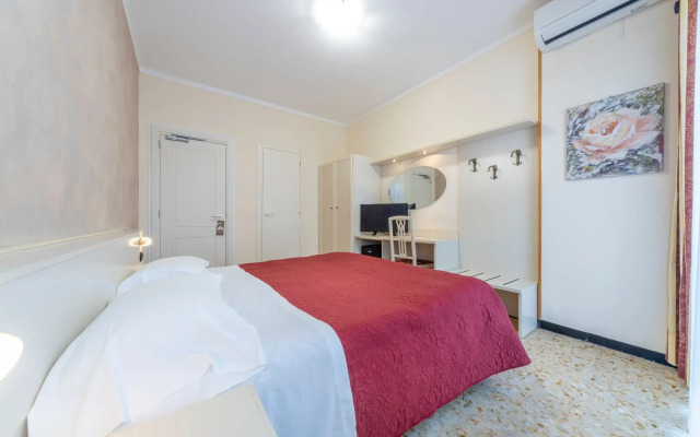 Gold Hotel