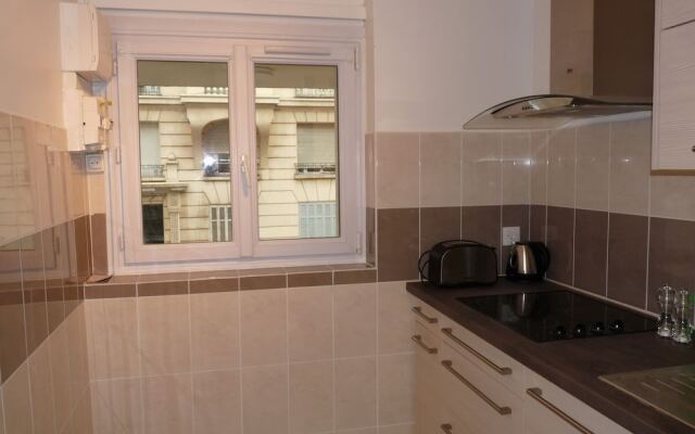 Apartment 82