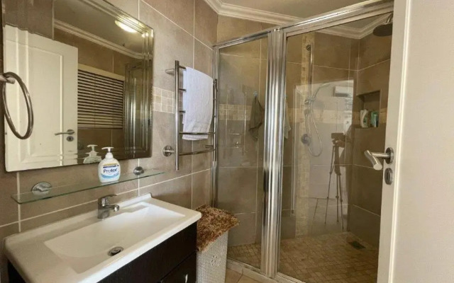 Beachfront @ Driftwood 6 Luxury Family Apartment