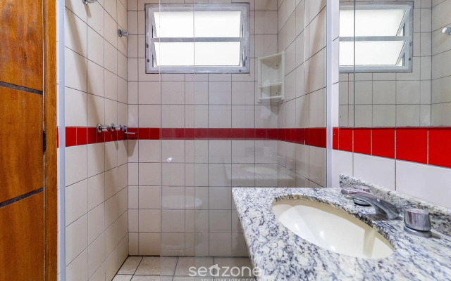 Apt c/ Varanda in Condominio Pe na Areia Iho127