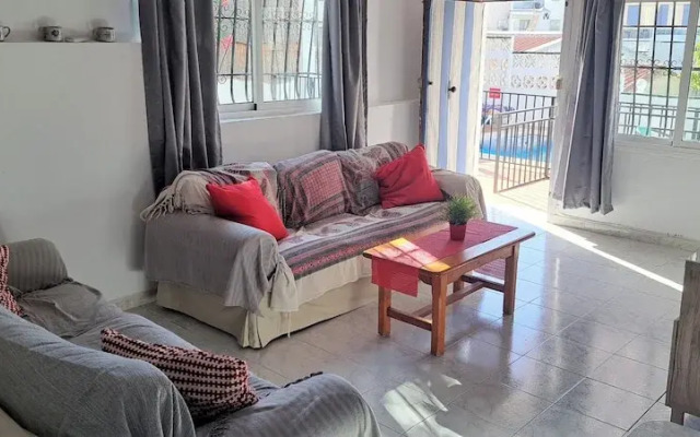 2 Bed Villa - Sleeps 5 - Private Pool & Garden