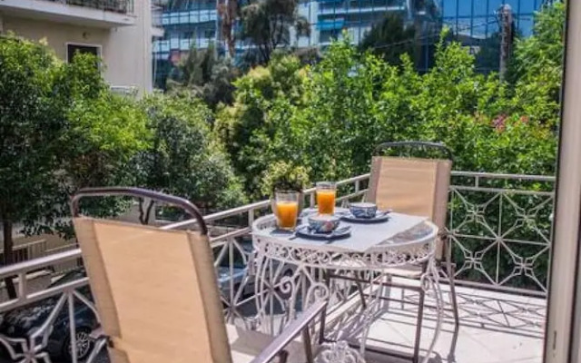 Modern Clean Apartment w h Balcony Near Metro, Athens