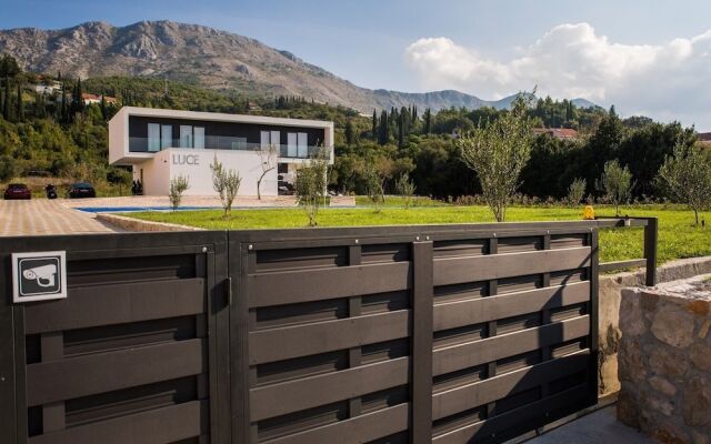 New Modern Villa Luce