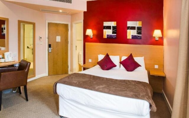 Luton Hotel