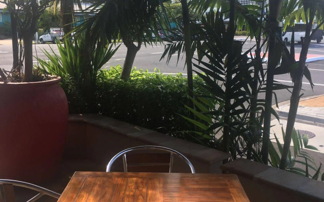 Bay Village Tropical Retreat & Apartments