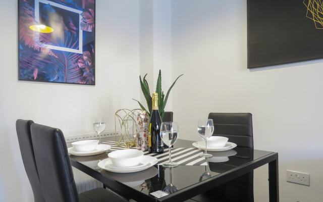 Tudors eSuites Birmingham House Private Garden Free Parking