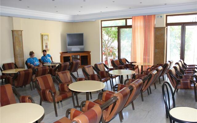 Lefkimi Hotel