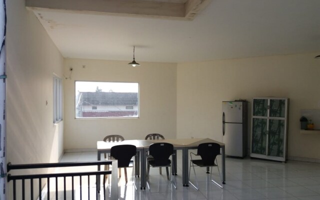 Oyo 2851 Anggrek House Syariah