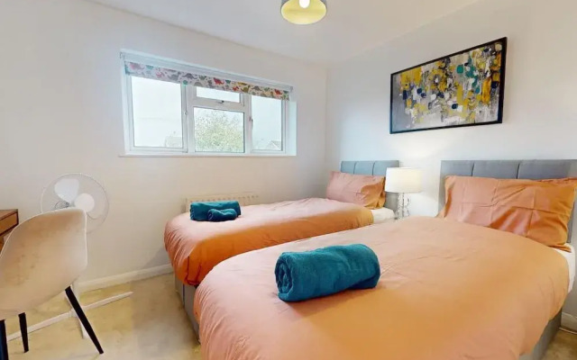 Parlaunt House - 3 Bedroom With Free Parking