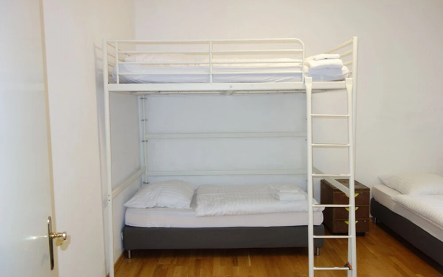 Tolstov-Hotels Large Central Apartment