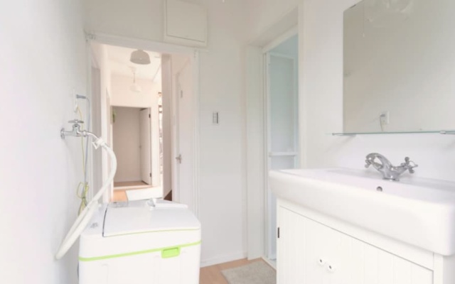 Wave House 99 – Bathroom – Kujukuri
