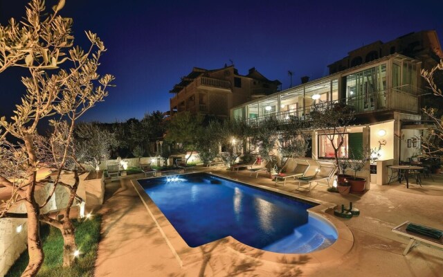 Amazing Home in Seget Donji With Wifi and 5 Bedrooms
