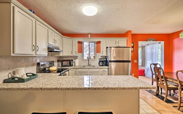 Game Room & Kayaks: Lakefront Poconos Home!