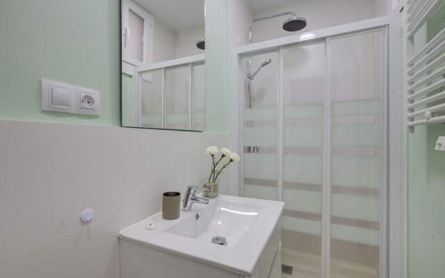 Cozy Apartment in Conde Duque