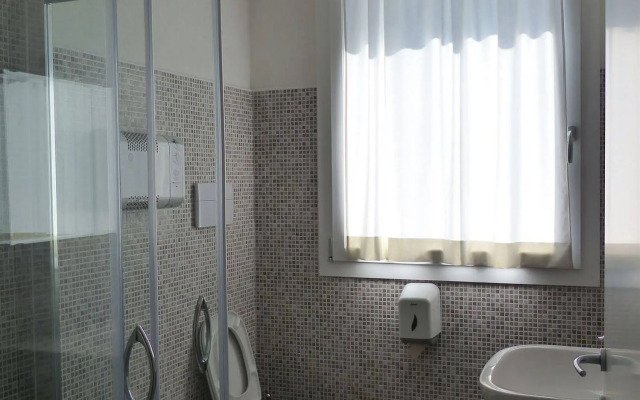 Meet Gardalake Hostel