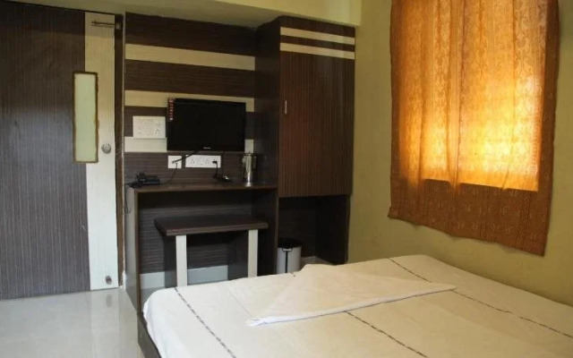 Hotel Everest Residency