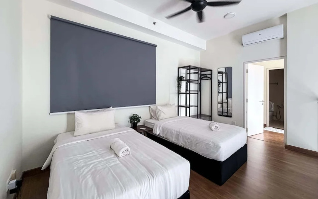 Modern Family Duplex for 6, Near Jonker St