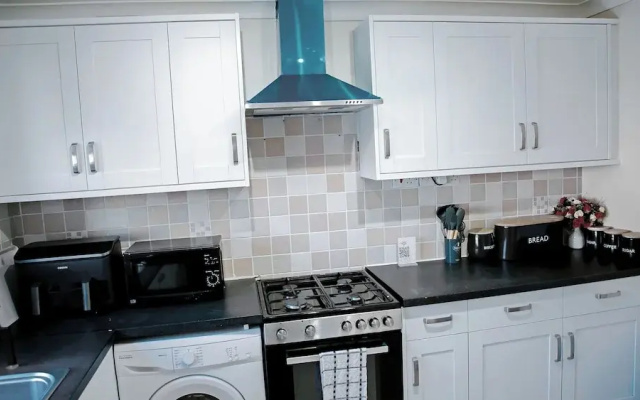 Tranquil 3B House- Sleeps 6, Garden & Free Parking