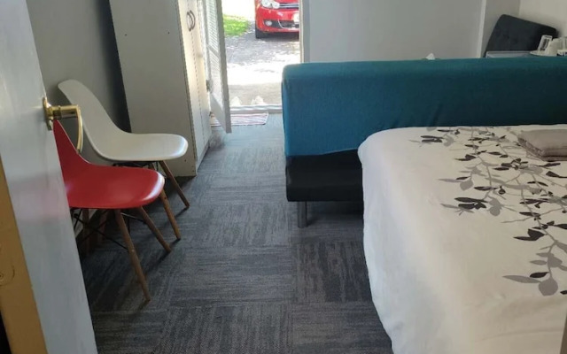 1 Double and 1 sofa bed Studio
