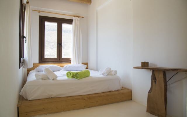 Spathi Beach Bar Restaurant & Suites