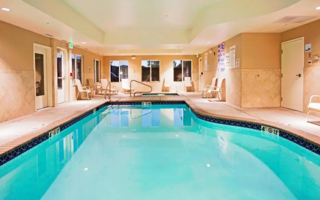 Holiday Inn Express And Suites - Reno Airport