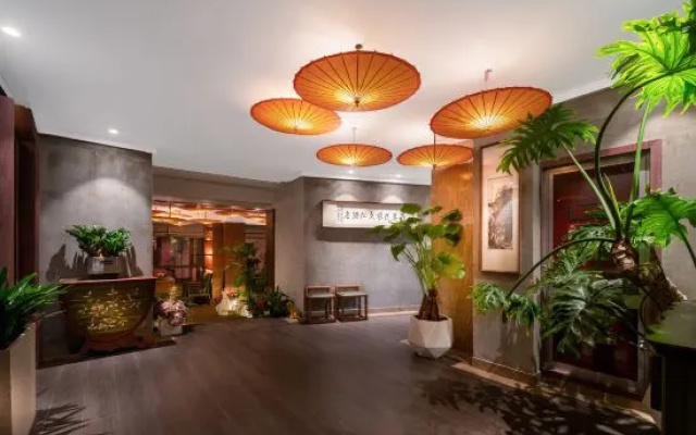 The Rainy Alley – Lobby – Fuyang