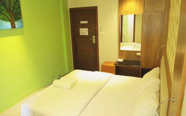 Phuket Ecozy Hotel