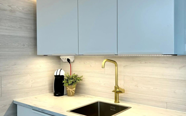 Glass Igloos by the water - Lasisviitit