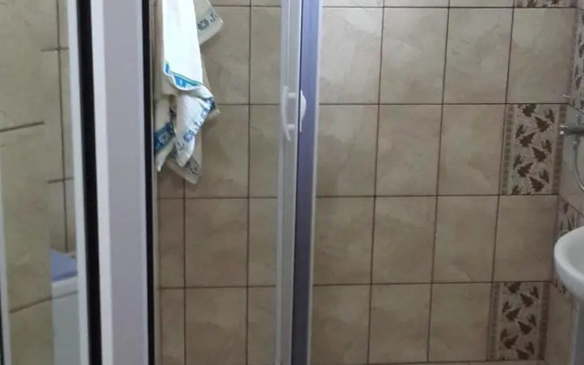 Gueshouse on Dekabristov 27