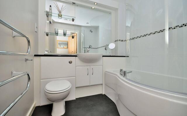 Racecourse Serviced Apartments