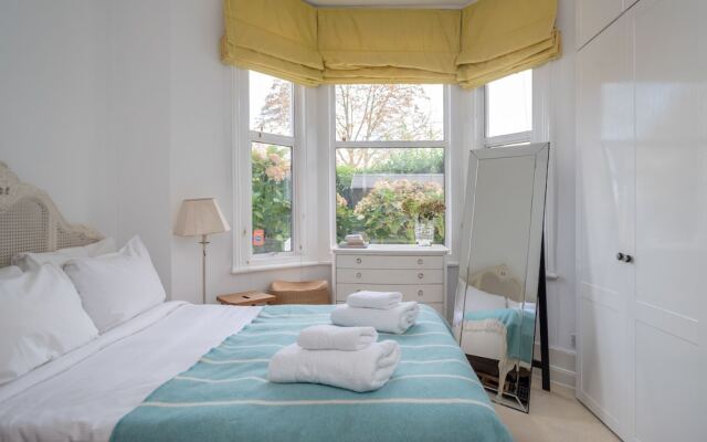 Cosy 1 Bedroom Flat With Garden in Lovely Chiswick