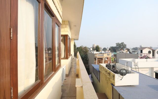 OYO 10380 Hotel The Green Majestic