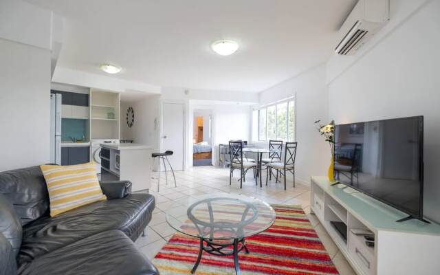 Peaceful 1 Bedroom Apartment with Parking